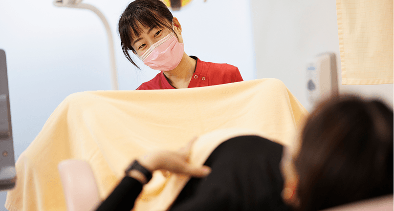 【助産師解説】会陰マッサージはいつから?やり方・おすすめオイルを分かりやすく解説