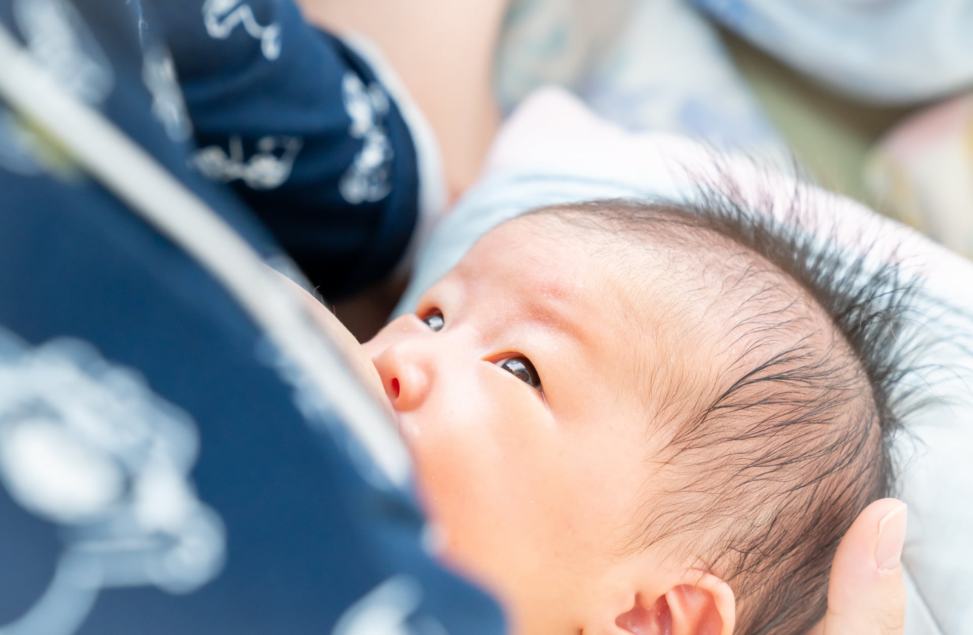 【助産師解説】母乳はいつから出る?産後すぐ出ないのは普通?母乳が出始める時期の目安と妊娠中からできること